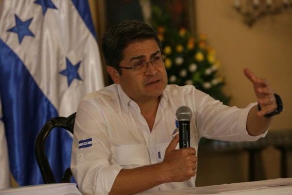 Juan Orlando Hernández reitera que se debe devolver a la población dinero cobrado en exceso en facturas de la ENEE