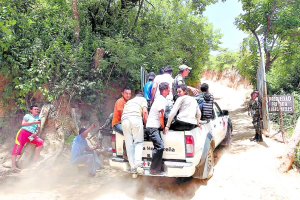 Mineros no se rinden y dicen estar cerca del rescate de cuerpos