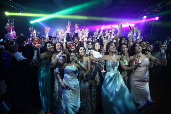 Una noche explosiva de emociones estudiantiles