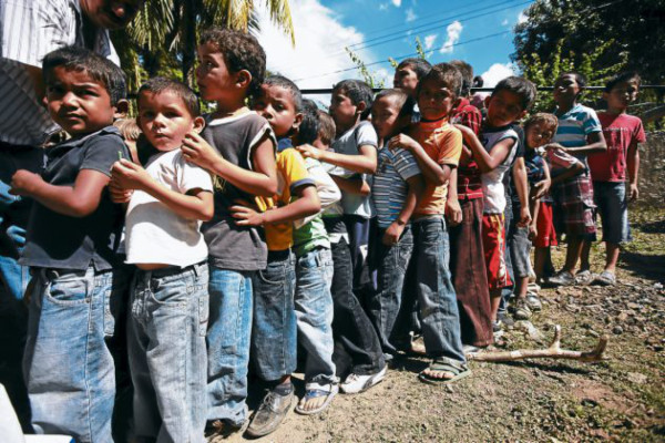 Soli-Diario repartió felicidad en Tablones Arriba, Yusguare
