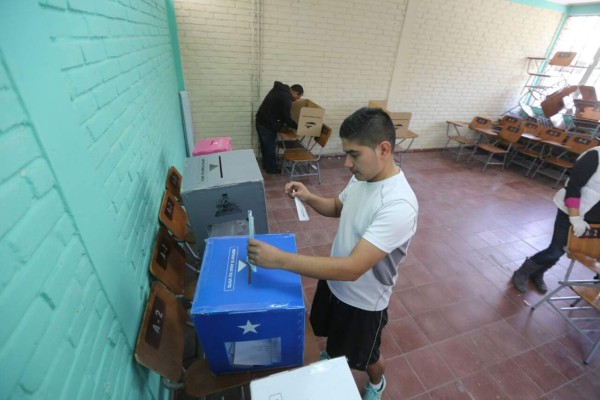 Hondureños ejercen el sufragio en la capital de Honduras