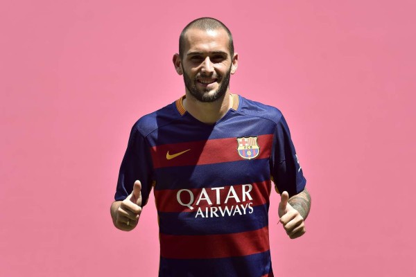 Barça presenta su primer refuerzo, Aleix Vidal, que no jugará hasta 2016