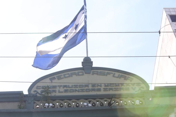 Las fachadas del centro histórico resaltan el antiguo arte escultórico