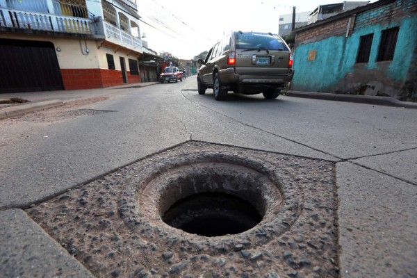 Más de L 5 millones invierten al año en reponer las tapaderas robadas