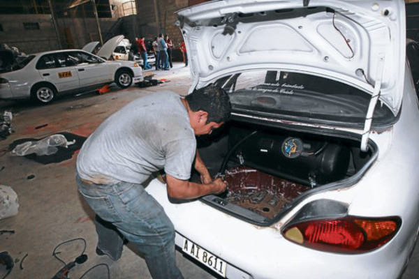 Unos 350 taxis emigran al uso de gas LPG