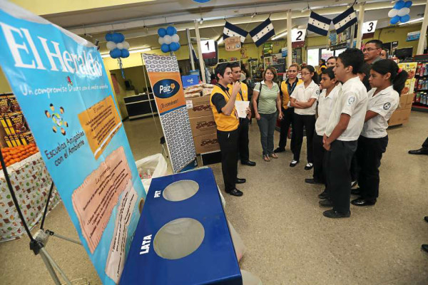 Niños recorrieron ruta del aprendizaje en Paiz