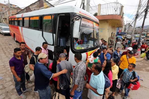 Honduras: Abarrotadas terminales de buses por salida de veraneantes