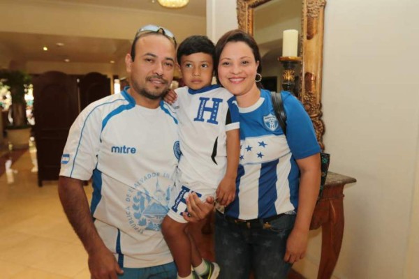 Catrachos le dan ánimo a los jugadores de Honduras&nbsp;&nbsp;