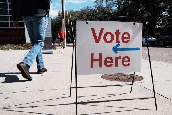 Biden gana primarias demócratas de Carolina del Sur, según proyecciones de medios