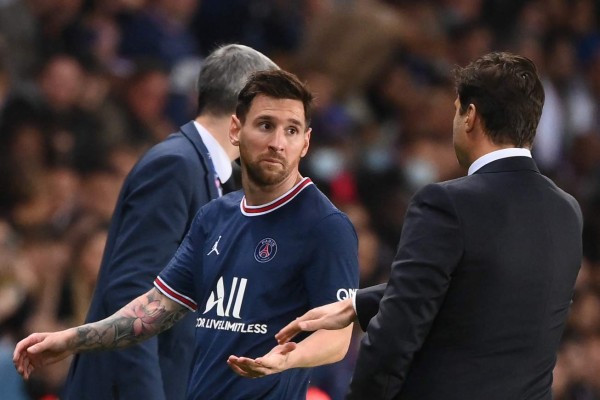 ¿Problemas en el PSG? Messi se fue a la banca serio y negándole el saludo a Pochettino