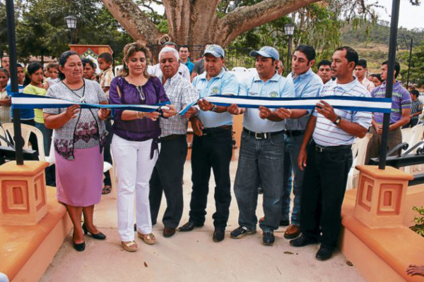 Embellecen centro urbano de Duyure