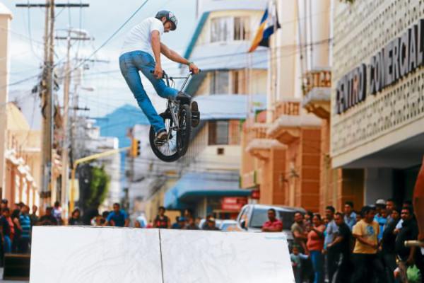 Sabor de la pupusa cautivó en recreovía