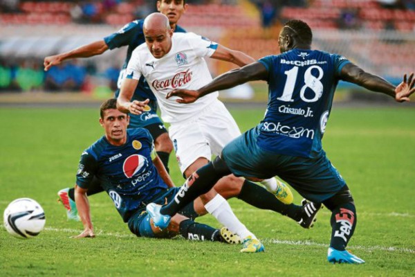 Olimpia le gana el clásico a Motagua con polémico gol