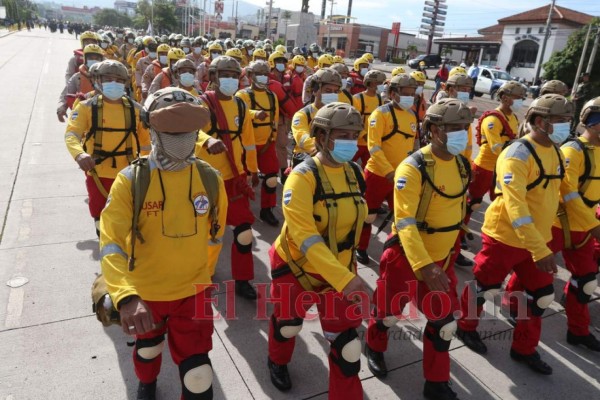Con mascarillas y en plena pandemia, así se vive el Bicentenario de Honduras