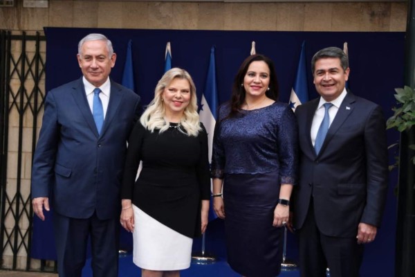 Los looks de Ana García de Hernández durante visita a Jerusalén