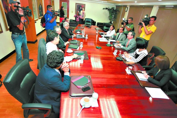 Gobierno cumplirá compromisos con FMI