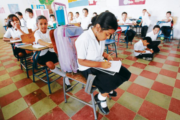 Calamidad escolar mantiene en riesgo a 1,000 estudiantes