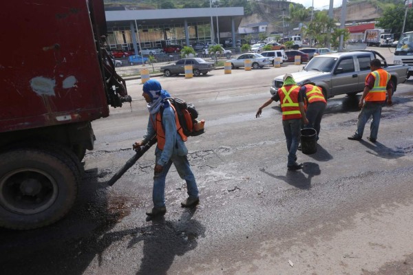 Con bacheo del anillo periférico garantizan seguridad de ciclistas