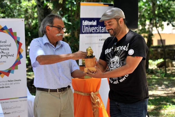 La poesía de Rommel Martínez fue galardonada