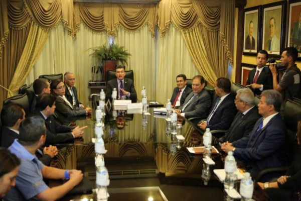 Noticias de Honduras y el mundo de hoy 20/06/17 edición vespertina