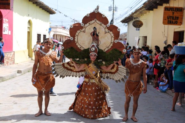 Día del Indio Lempira: Fiesta y color en lucido desfile hondureño