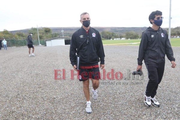 Pablo Lavallén, el nuevo DT del Olimpia, llega a la cueva del León (FOTOS)