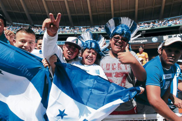 Honduras golea 3-0 a El Salvador previo al debut ante Panamá