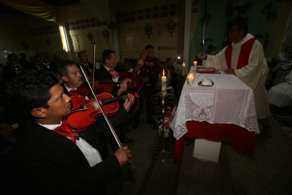 Católicos de la colonia Izaguirre veneran al patrono de las causas imposibles