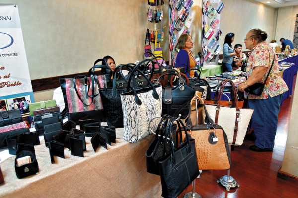 Homenaje a la labor artesanal de Honduras