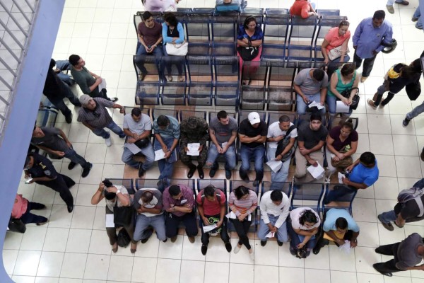 Honduras: Intervienen 'feudos” policiales donde venden licencias