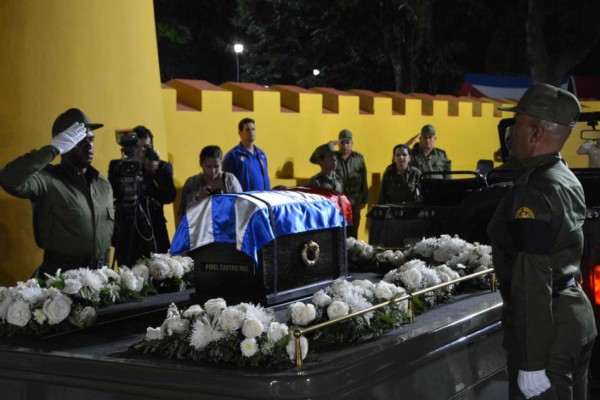 Con ceremonia privada entierran cenizas de Fidel Castro