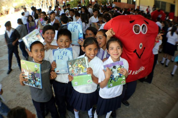 Solidiario llegó a Escuela 3 de octubre
