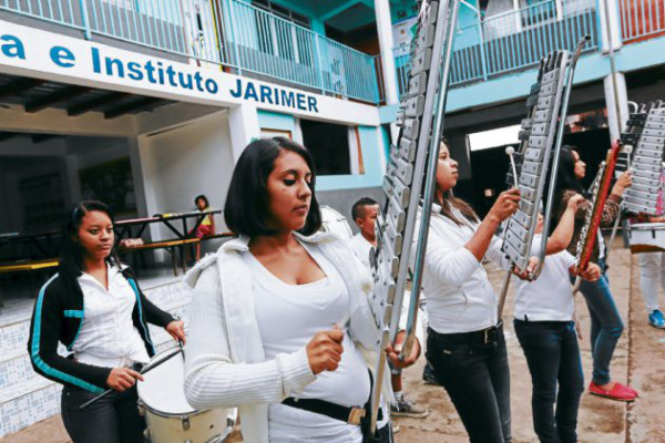 Bandas marciales afinan dinámicas presentaciones