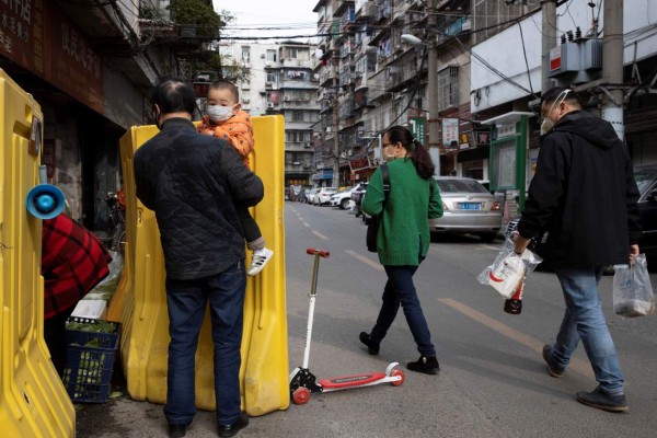 China planea aplicar pruebas a todos los habitantes de Wuhan