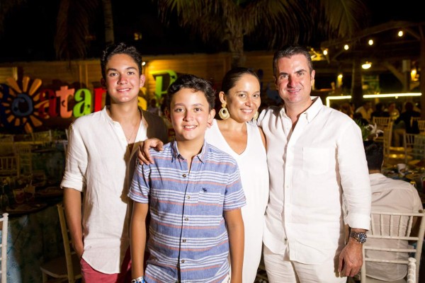 La fiesta de fin de año de Paradise Beach Hotel