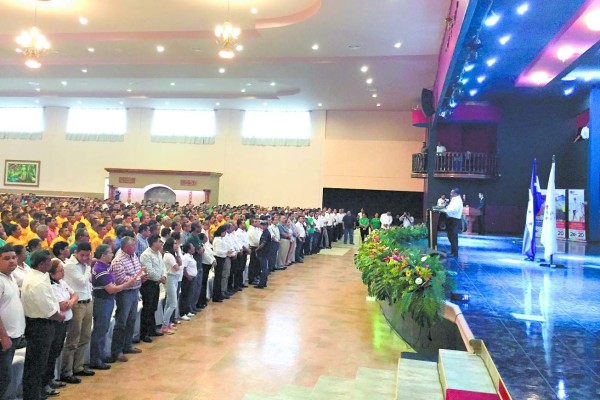 Juan Orlando Hernández envía al Congreso Nacional las reformas a la Ley de Cooperativas