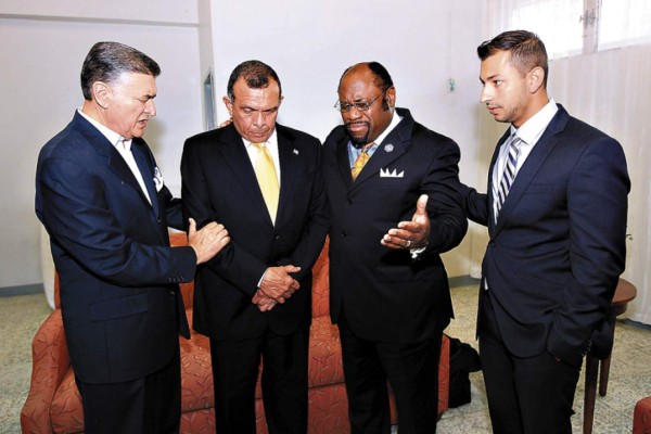 Fallece el pastor británico Myles Munroe