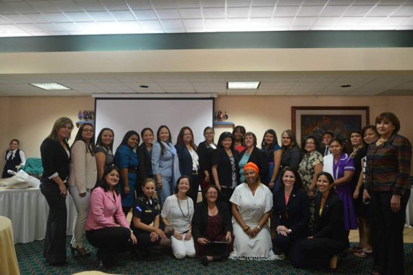 Iniciativa a favor de líderes hondureñas