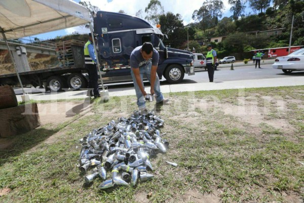 Toma nota: Tránsito decomisa accesorios peligrosos en llantas de los autos y camiones