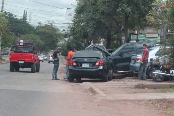 Calles de al menos 70 sectores están invadidas de vehículos averiados en la capital de Honduras