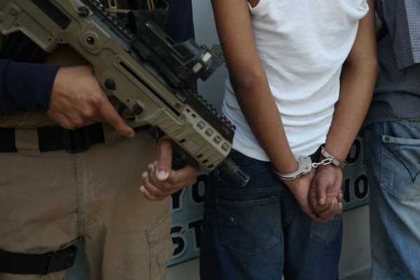 En fuerte operativo caen cinco supuestos integrantes de la pandilla 18