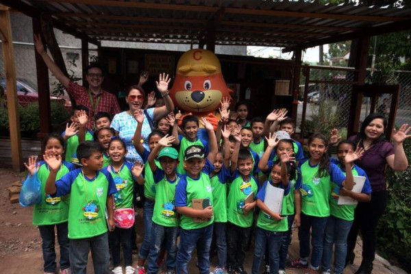 Abejas meliponarias encuentran guardianes entre los alumnos de la Escuela Víctor F. Ardón