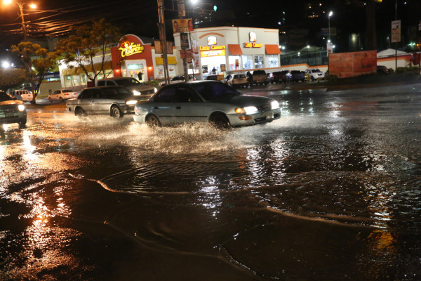 Tormenta inunda siete barrios de Siguatepeque