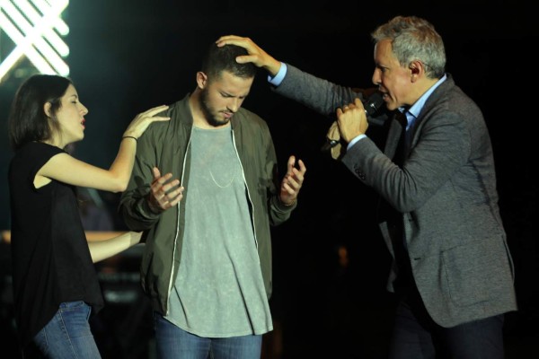 Una dosis de alabanza y adoración por Honduras