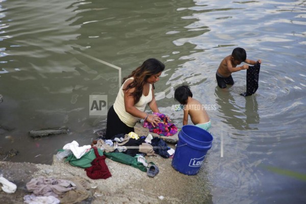 Precariedad y hacinamiento, la vida de migrantes en campamento improvisado