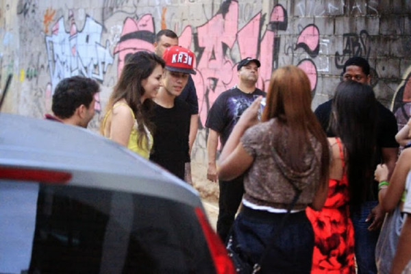 Policía de Brasil tras Justin Bieber por graffitis