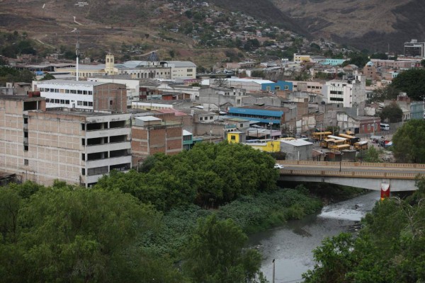 Tegucigalpa: En abandono decenas de viviendas