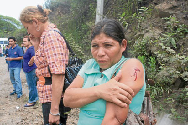 Cuatro muertos y cinco heridos en asalto a autobús