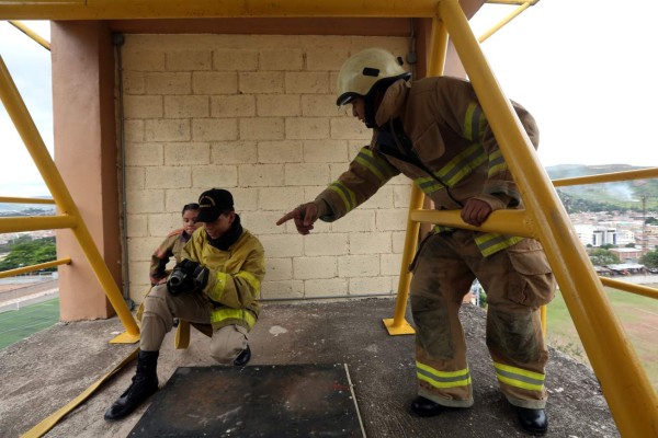 Pequeños entregados al servicio de la Patria y el auxilio de los capitalinos