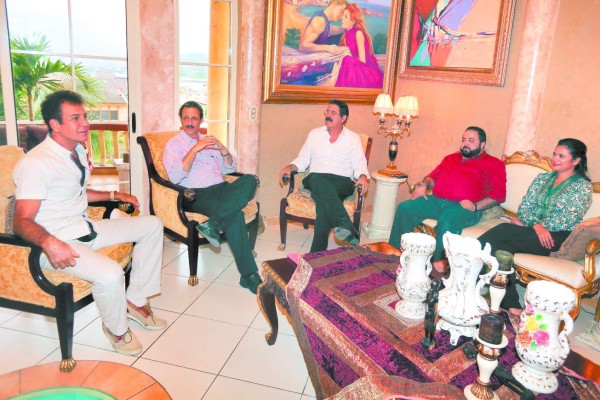 Reunión toma por sorpresa a diputados